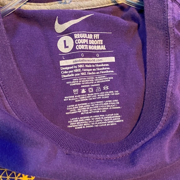 Nike T shirt - Picture 3 of 3